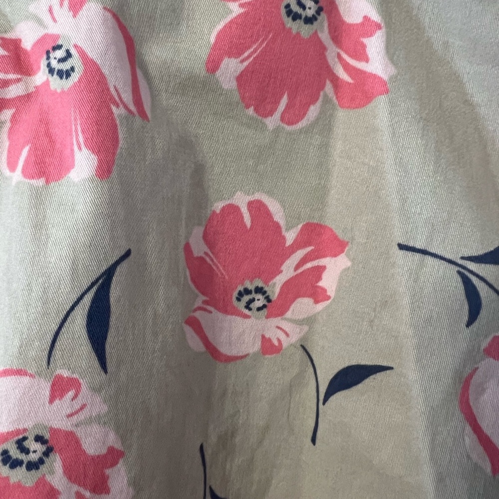 A pair of Banana Republic floral shorts in size 8 - Picture 6 of 8